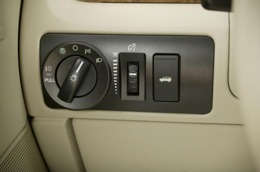  Ford Five Hundred 2005 года  (фото 26 из 99)